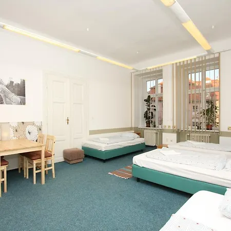 Charles Square Hostel Praga Habitación foto