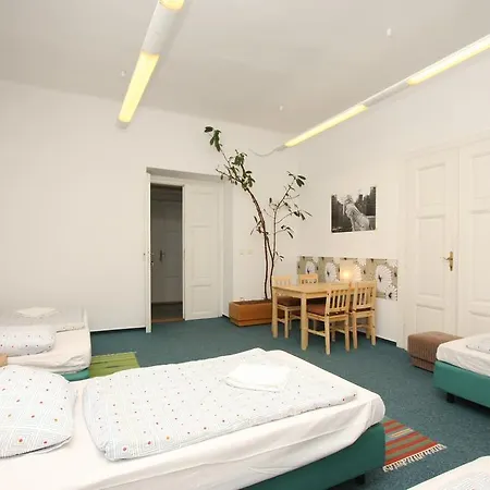 Charles Square Hostel Praga Habitación foto