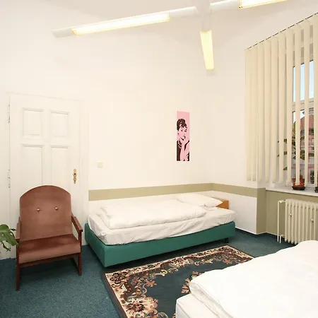 Charles Square Hostel Praga Habitación foto