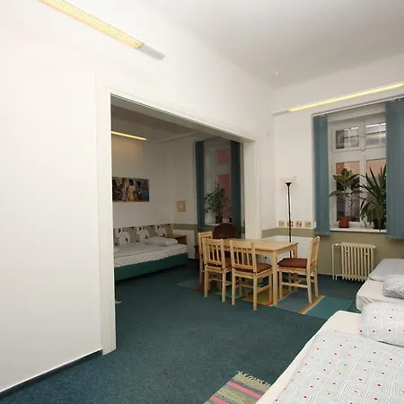 Charles Square Hostel Praga Habitación foto