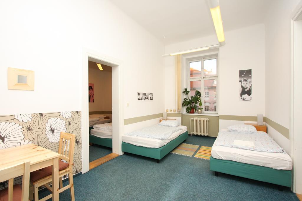 Charles Square 3*