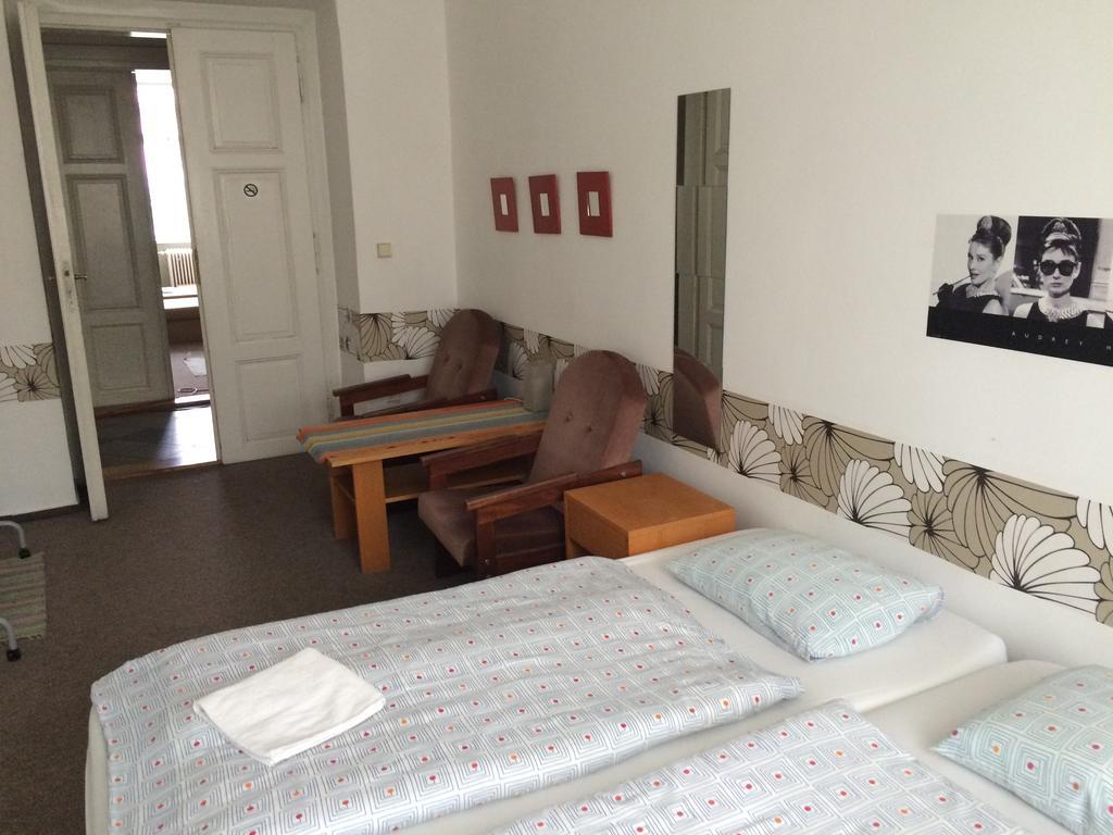 Hotel Charles Square 3*