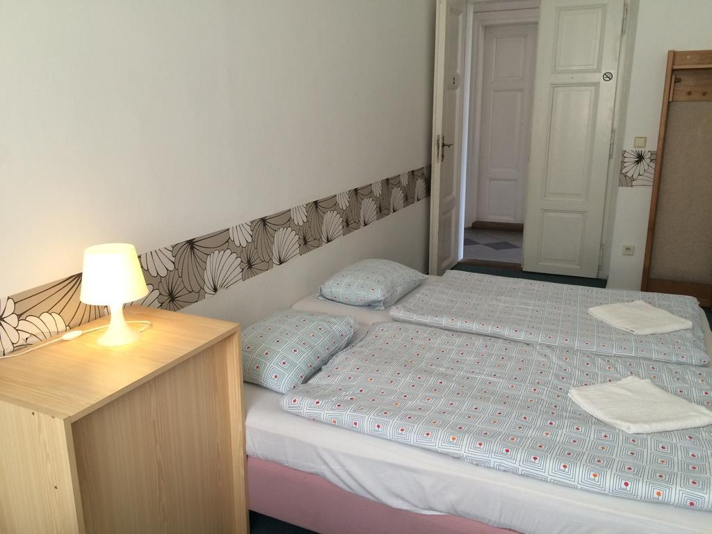 Hotel Charles Square