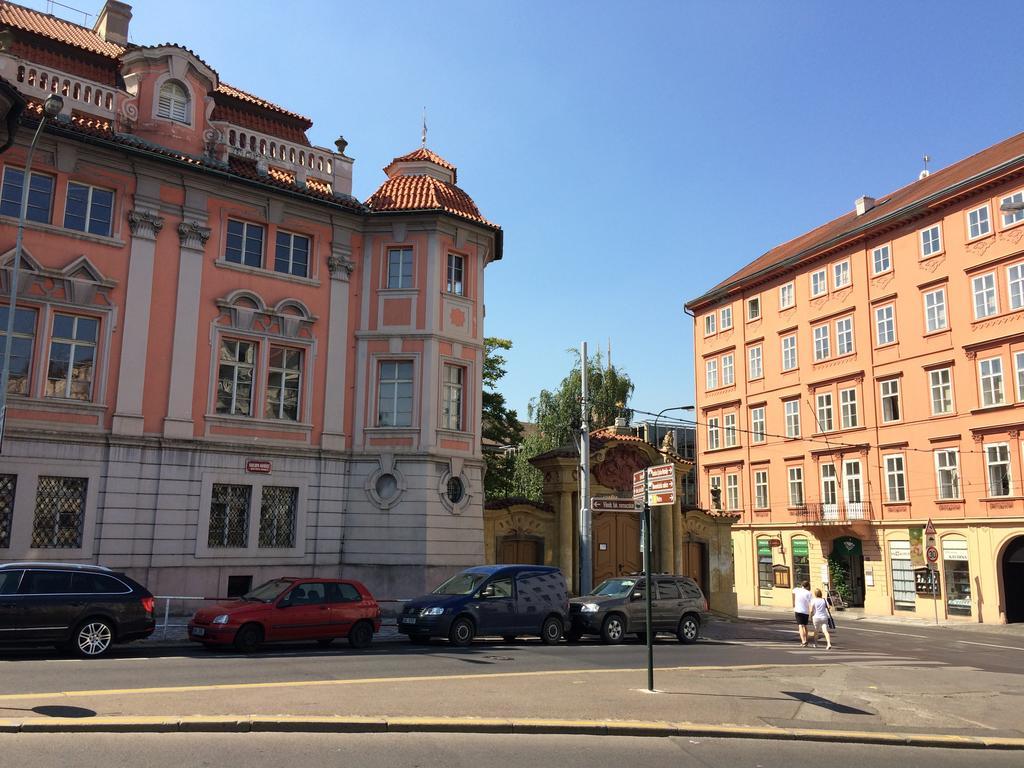 Charles Square 3*