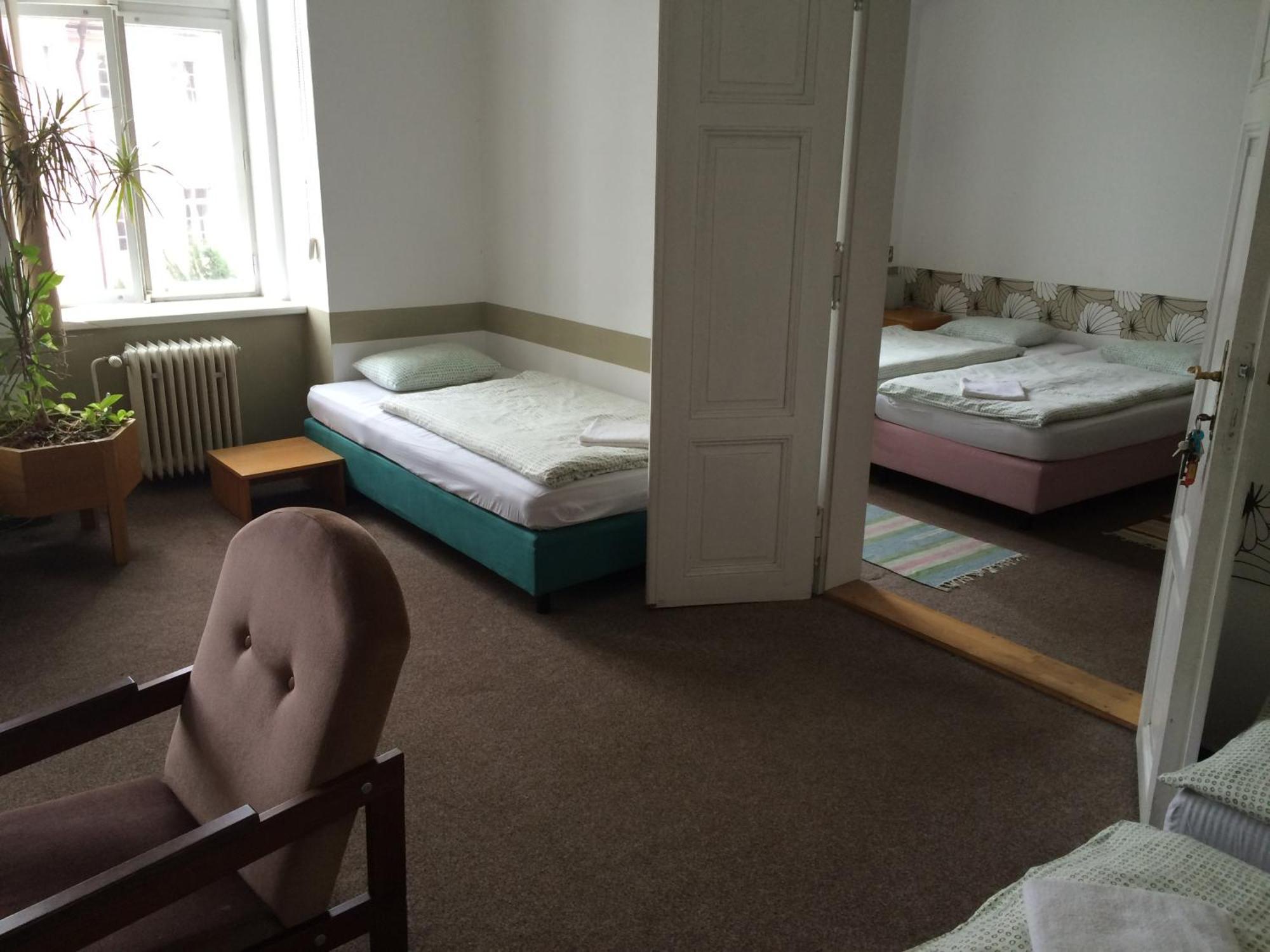 Charles Square 3*