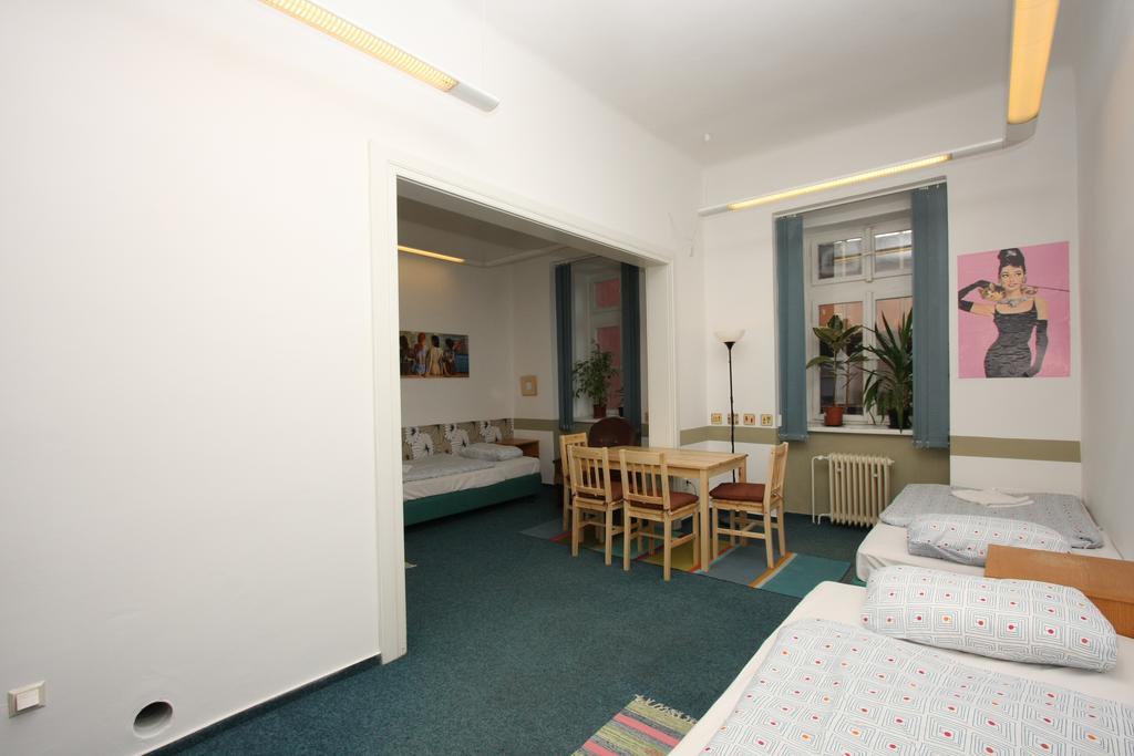 Hotel Charles Square 3*